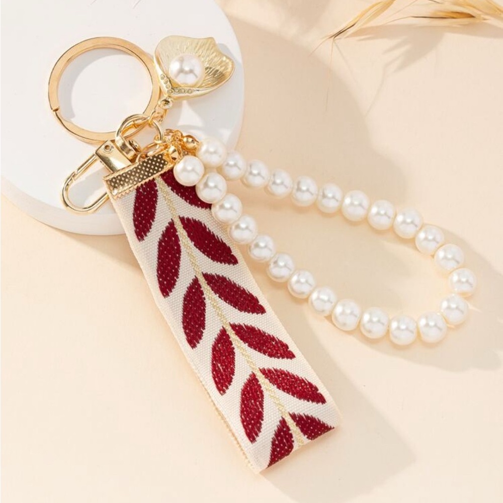 Elegant Pearl and Leaf Keychain